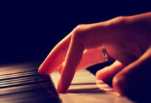 体坛名场面丨这球也能算进？塔图姆脚后跟助攻自己上篮命中！.